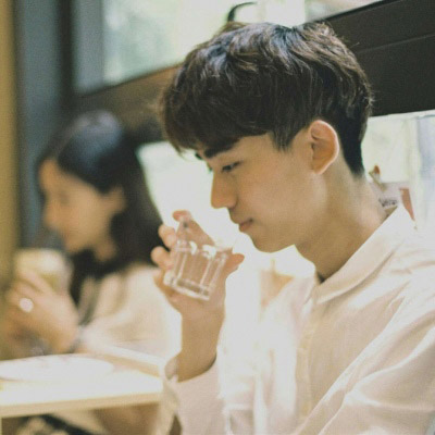 微信最火情侣头像一人一张(精选22张)