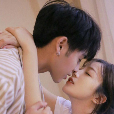 微信最火情侣头像一人一张(精选22张)