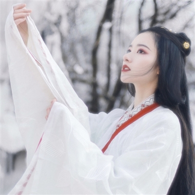 qq头像古风女生真人图片大全(精选18张)