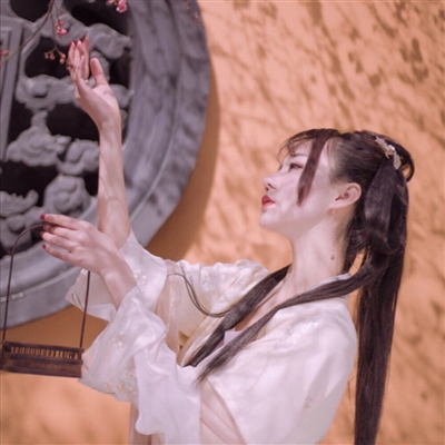 qq头像古风女生真人图片大全(精选18张)