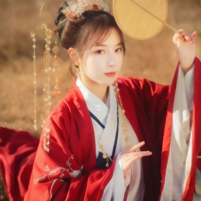 高清好看的红衣女子唯美古风头像图片大全(精选38张)