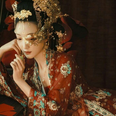 高清好看的红衣女子唯美古风头像图片大全(精选38张)