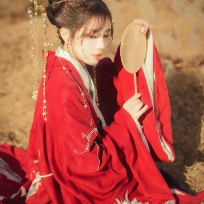 高清好看的红衣女子唯美古风头像图片大全(精选38张)
