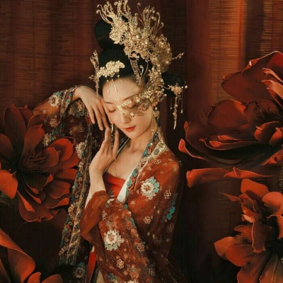 高清好看的红衣女子唯美古风头像图片大全(精选38张)