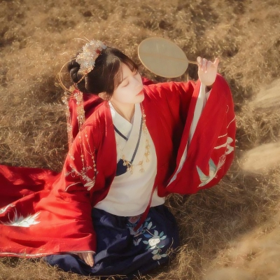 高清好看的红衣女子唯美古风头像图片大全(精选38张)