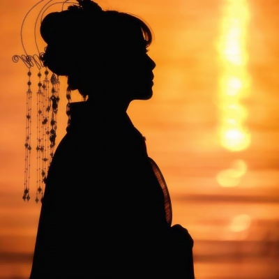 高清好看的红衣女子唯美古风头像图片大全(精选38张)