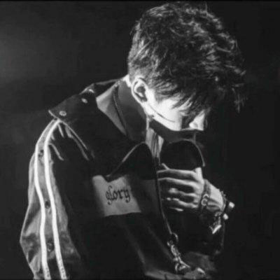 黑白伤感的男生头像(优选20张)