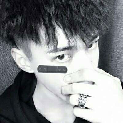 黑白伤感的男生头像(优选20张)