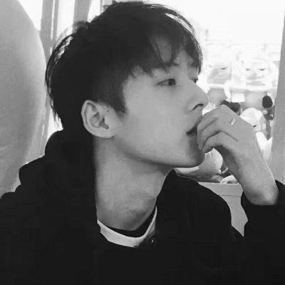 黑白伤感的男生头像(优选20张)