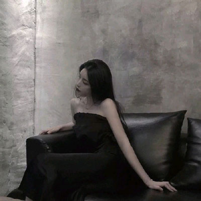 超好看丧气女生头像(优选22张)