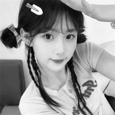 黑白女生头像可爱头像(精选22张)