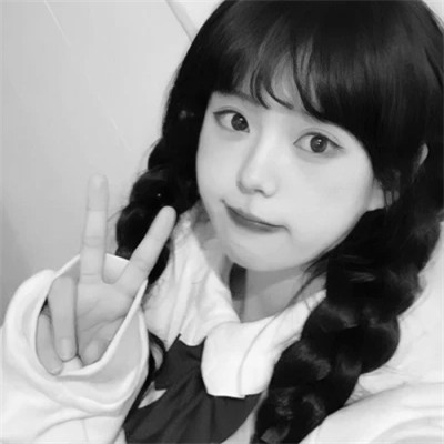 黑白女生头像可爱头像(精选22张)