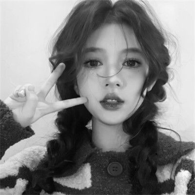 黑白女生头像可爱头像(精选22张)