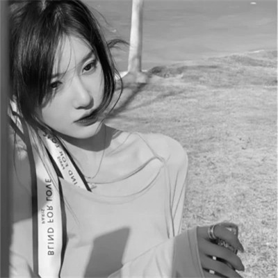 黑白女生头像可爱头像(精选22张)