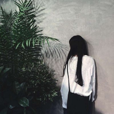 女生唯美背影意境头像图片(共24张)