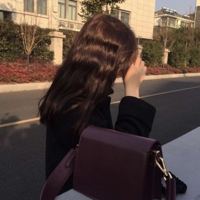 女生唯美背影意境头像图片(共24张)