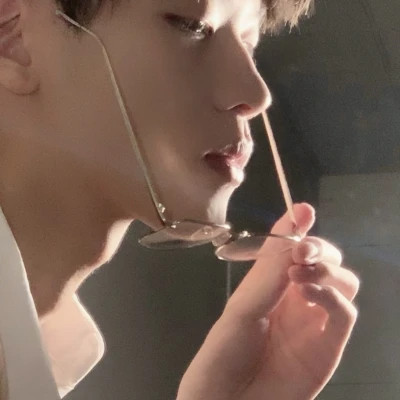 2023年最火爆的男生头像(24张)