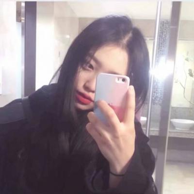 手机控可爱女生头像(精选20张)