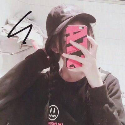 手机控可爱女生头像(精选20张)