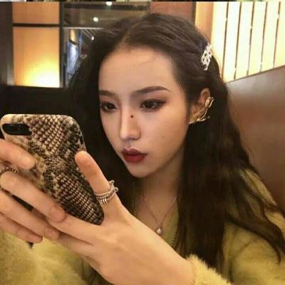 手机控少女头像图片(18张)