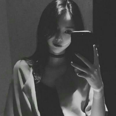 手机控少女头像图片(18张)