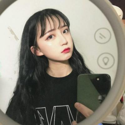手机控少女头像图片(18张)