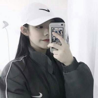 手机控少女头像图片(18张)