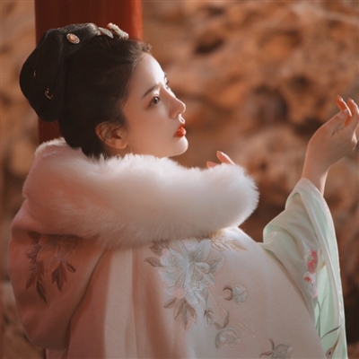 唯美女生古风真人头像(优选22张)