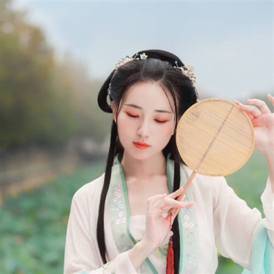 唯美女生古风真人头像(优选22张)