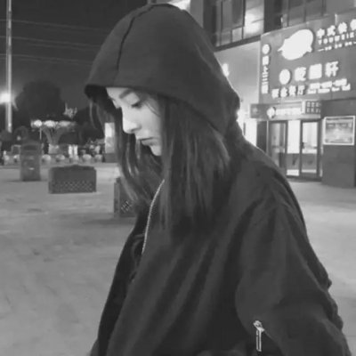 微信头像女生失落伤感黑白图片(共22张)