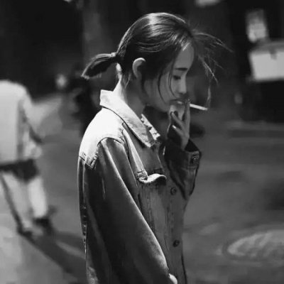 微信头像女生失落伤感黑白图片(共22张)