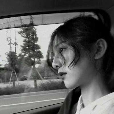 微信头像女生失落伤感黑白图片(共22张)