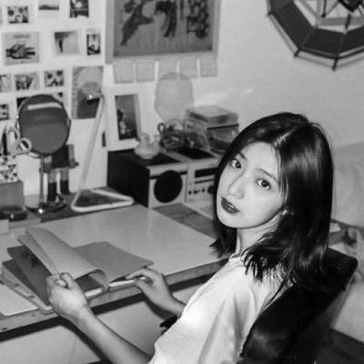 微信头像女生失落伤感黑白图片(共22张)