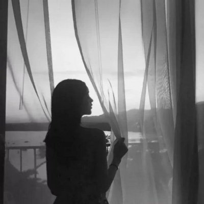 微信头像女生失落伤感黑白图片(共22张)