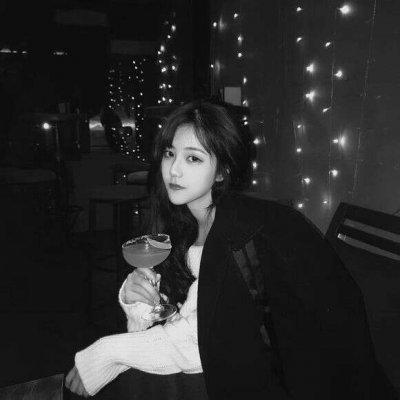 微信头像女生失落伤感黑白图片(共22张)