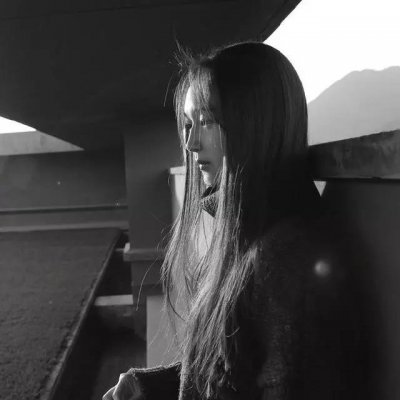 微信头像女生失落伤感黑白图片(共22张)