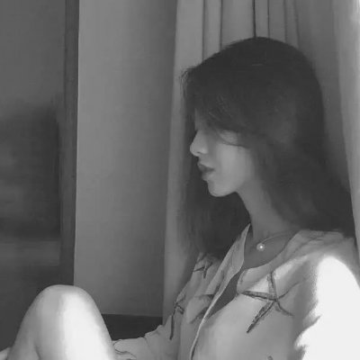 微信头像女生失落伤感黑白图片(共22张)