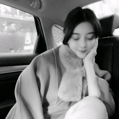 微信头像女生失落伤感黑白图片(共22张)