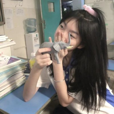 沉寂冷漠的非主流女生QQ头像(共20张)