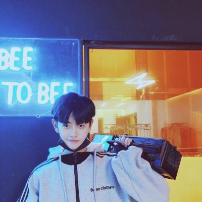 2023微信低调幸福的情侣头像两张(12张)