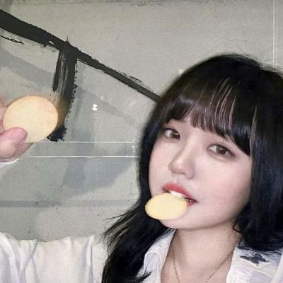 2023撒娇女生的可爱QQ头像(共18张)