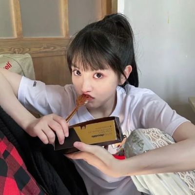 2023撒娇女生的可爱QQ头像(共18张)