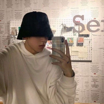 2023孤独颓废一个人的男生头像(共20张)