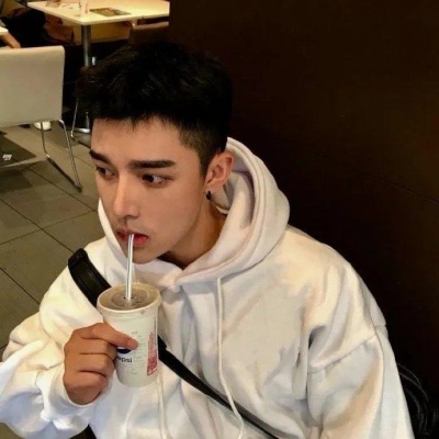 2023孤独颓废一个人的男生头像(共20张)