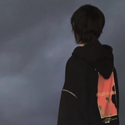 2023孤独颓废一个人的男生头像(共20张)