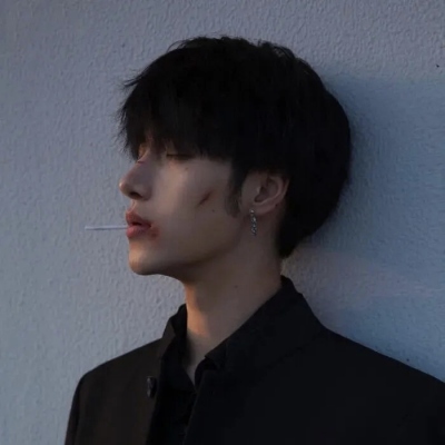 2023孤独颓废一个人的男生头像(共20张)