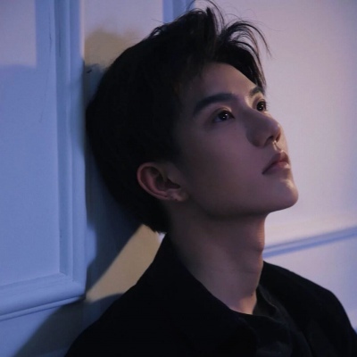 2023孤独颓废一个人的男生头像(共20张)