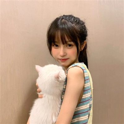 2023最新陌陌女生性感头像图片大全(共22张)