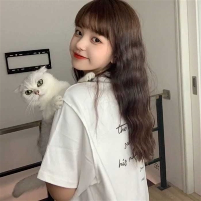 2023最新陌陌女生性感头像图片大全(共22张)