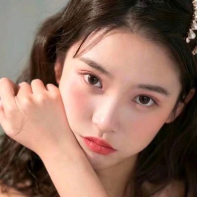 高清好看的2223最新头像女意境图片(精选20张)